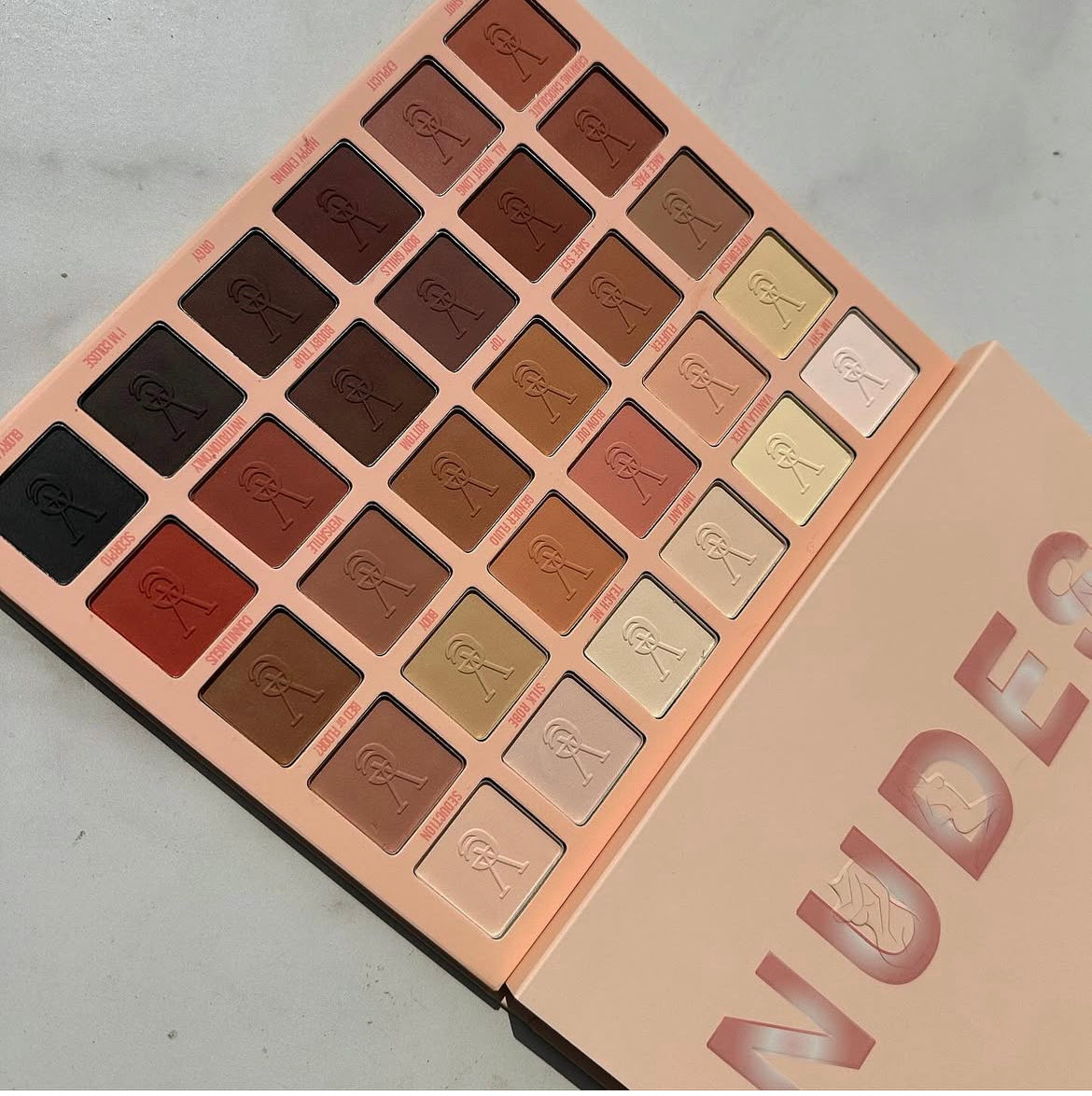 Vee Beauty NUDES Eyeshadow Palette