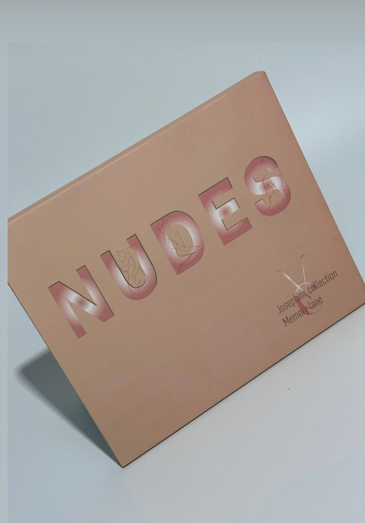 Vee Beauty NUDES Eyeshadow Palette
